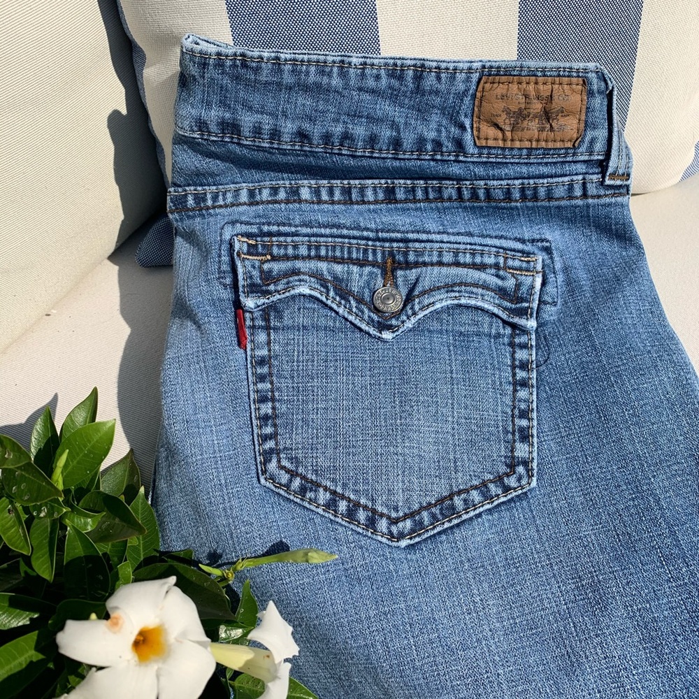 Levi’s 542 flare jeans, 22W medium length